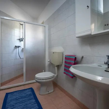 Sunny Escape With Private Garden Apartment