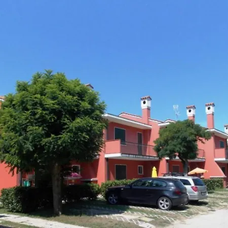 Apartment Sunny Escape With Private Garden